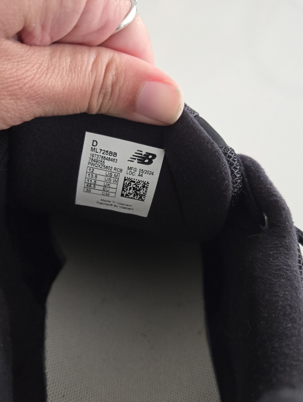 EUC New Balance 725 Black Athletic Sneakers Shoes Casual Men's ML725BB Size 12 - Picture 6 of 9